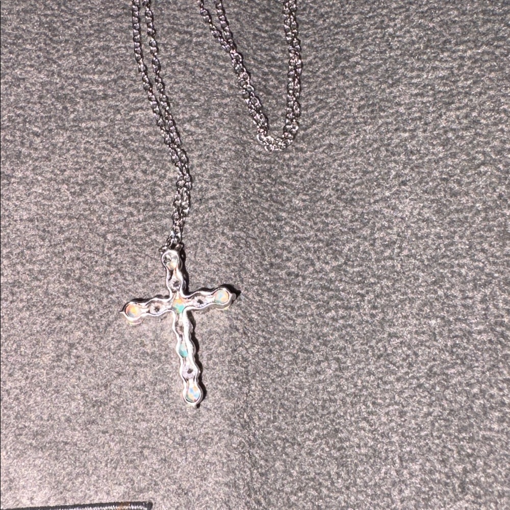 Elegant 925 Silver Cross Necklace - Picture 3 of 5